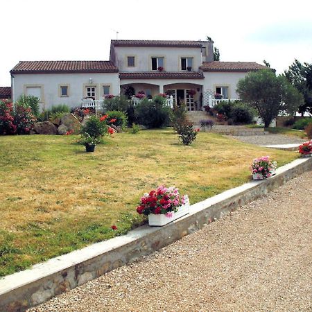 Domaine De La Pendule Bed & Breakfast Issel Exterior photo