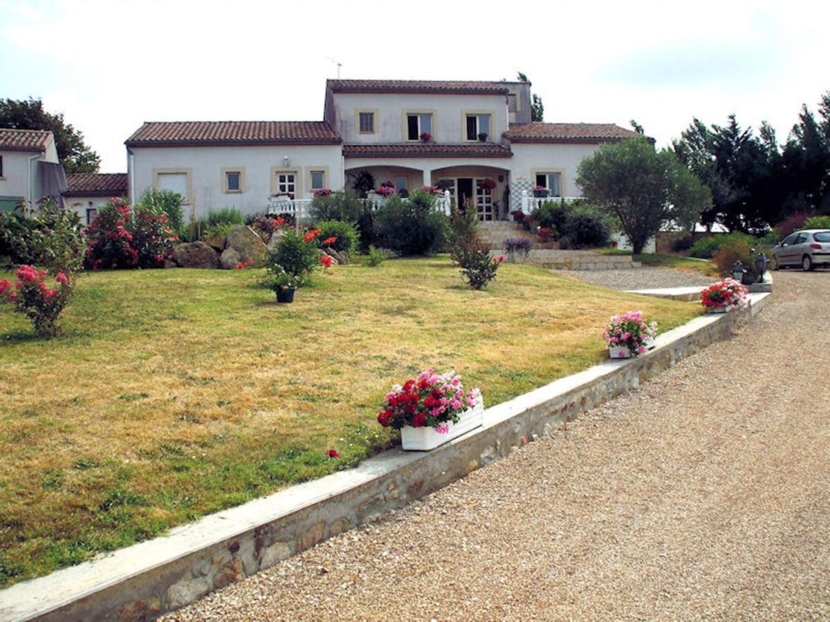 Domaine De La Pendule Bed & Breakfast Issel Exterior photo