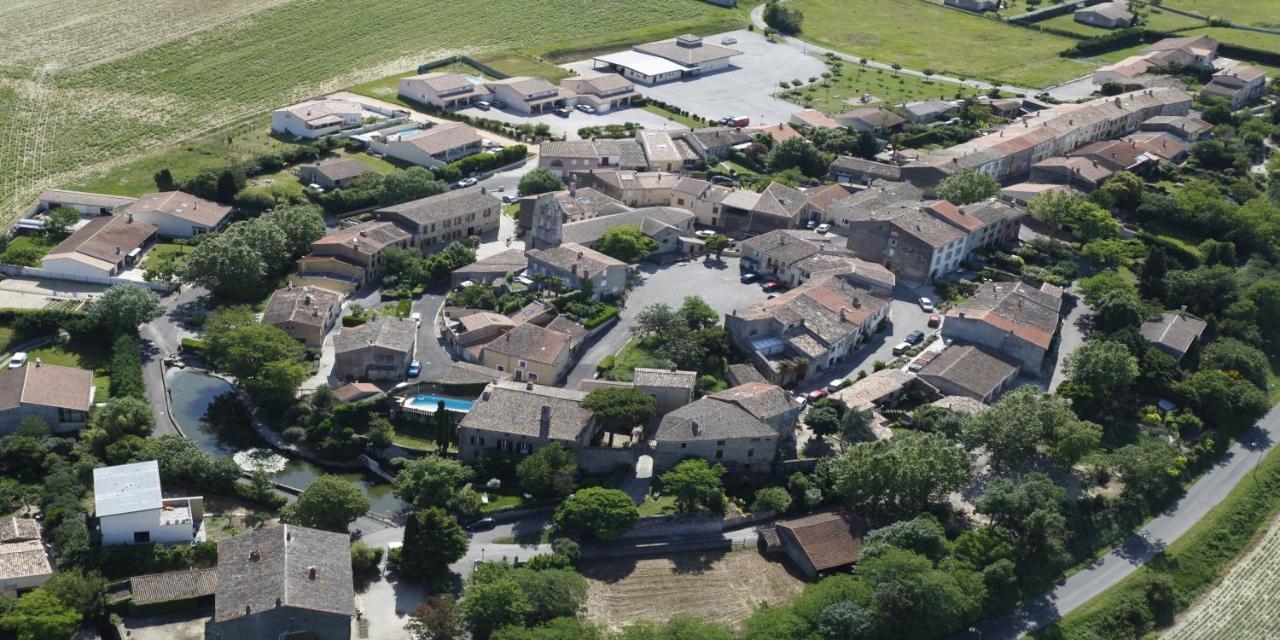 Domaine De La Pendule Bed & Breakfast Issel Exterior photo